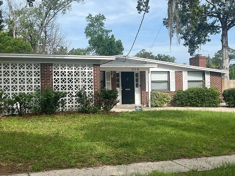 1116 Palisades Dr — Photo 1