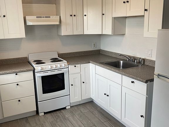 2nd image of 929 Oak St APT 4