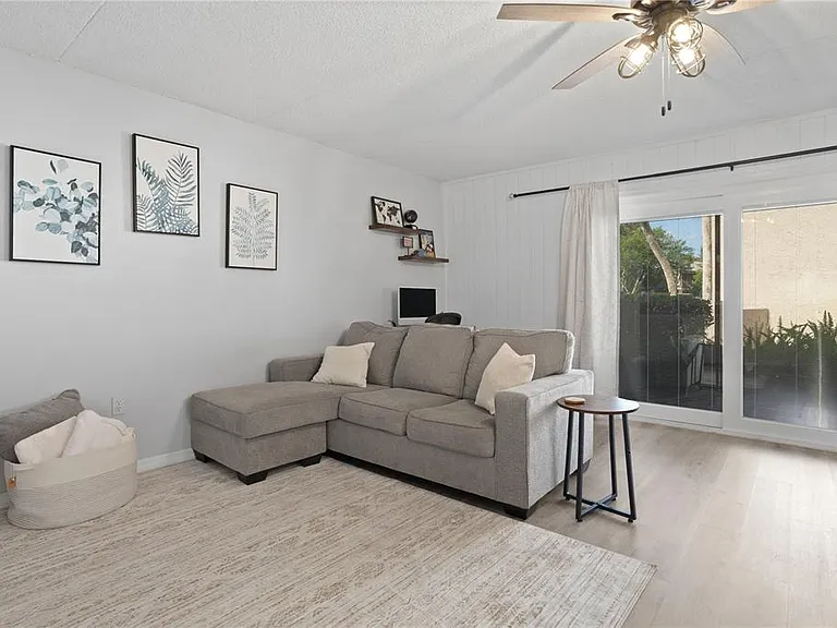 1154 Paseo Del Sol #B — Photo 3