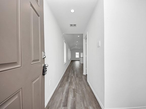 4th image of 5611 Simcrest Grove Dr