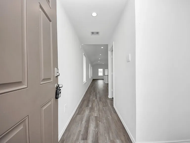 5611 Simcrest Grove Dr — Photo 4