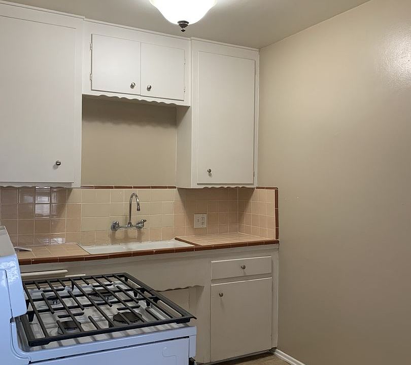 1st image of 12 W Pleasant St APT 6