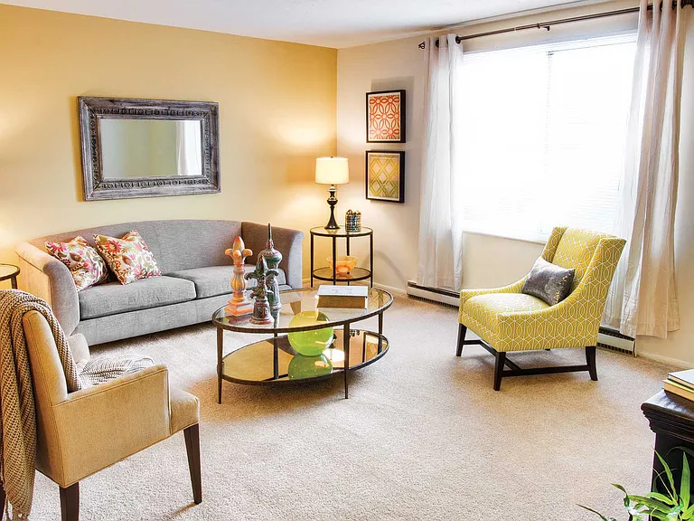 Hummingbird Pointe & The Gardens — Photo 10
