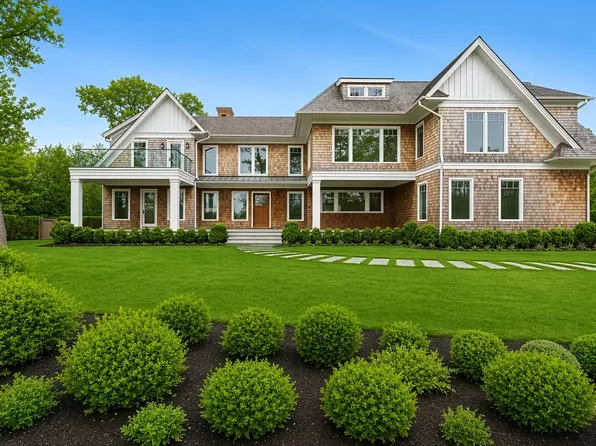 https://photos.zillowstatic.com/fp/7f70ed15f76d316878be0e2b6f514015-p_e.webp
