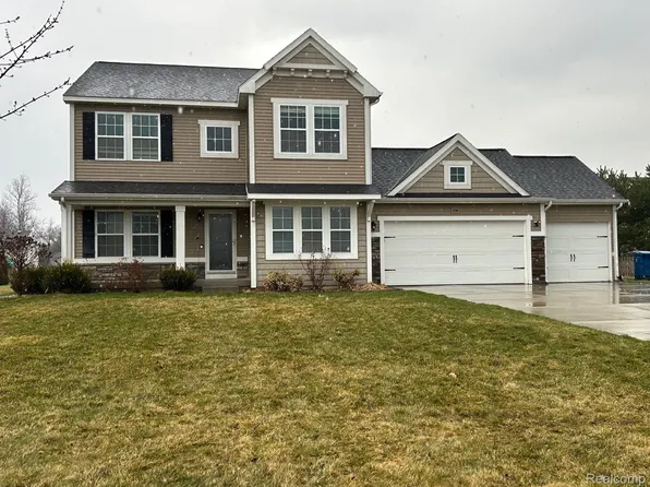 5736 Hyde Park Ave, Kalamazoo, MI 49009