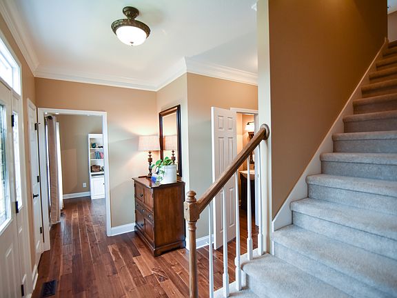 Foyer in to Office