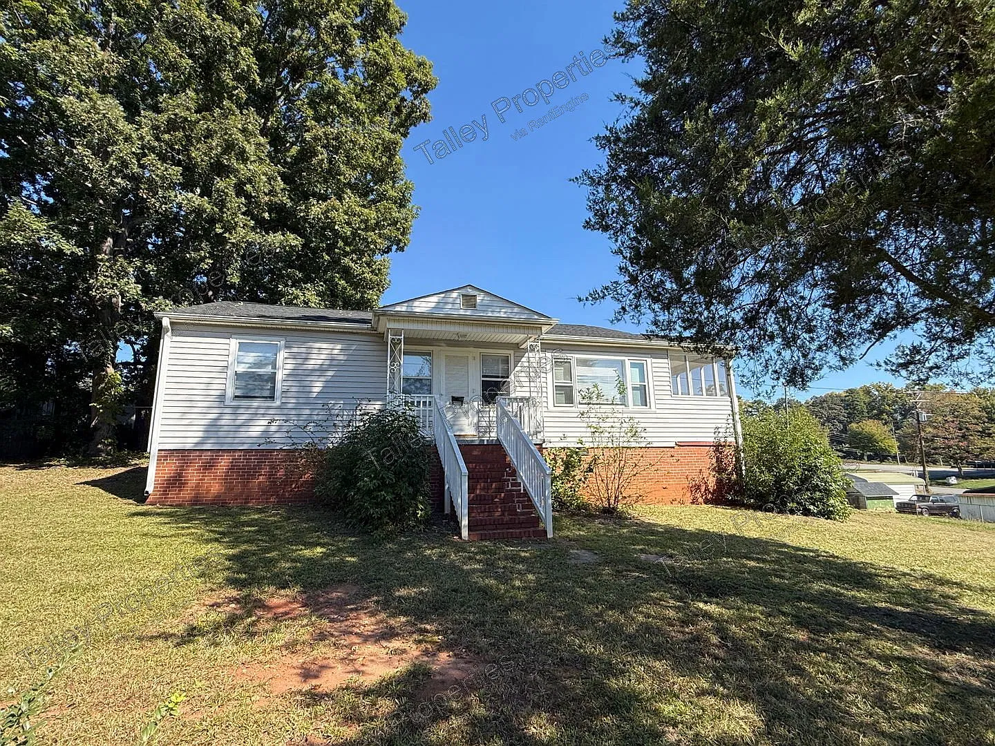 2 bed, 1.0 bath, 1200 sqft, $1,699 — Photo 1
