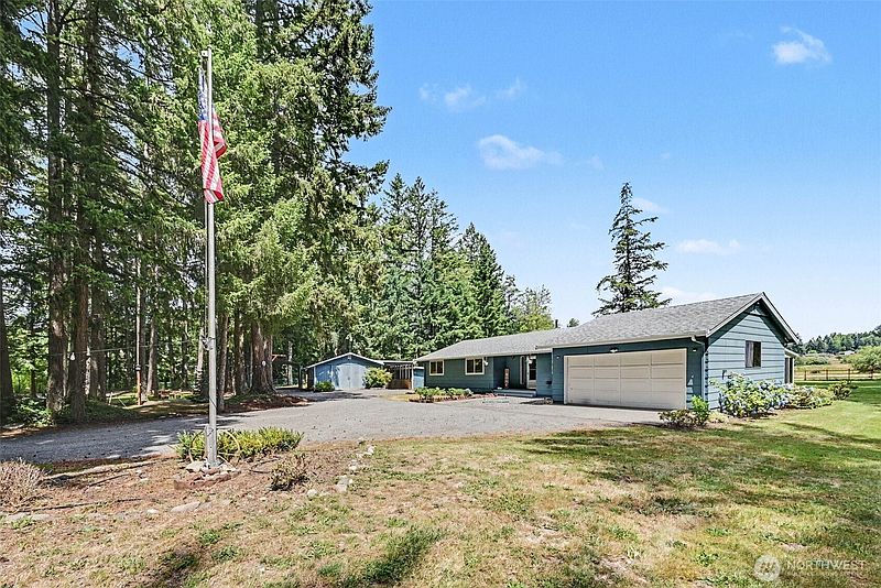 4th image of 33913 4th Avenue E