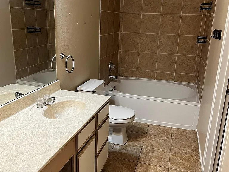 2209 Georgian Dr — Photo 7