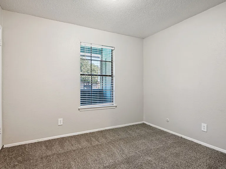 Blakely Apartments — Photo 78