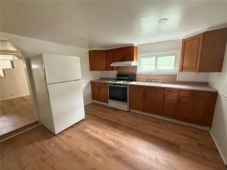 1436 Poplar St — Photo 5