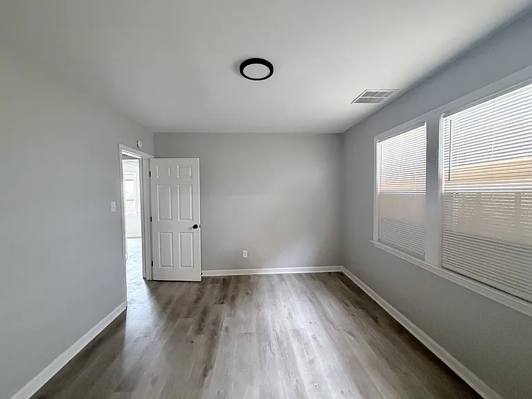 793 N Hollywood St — Photo 14