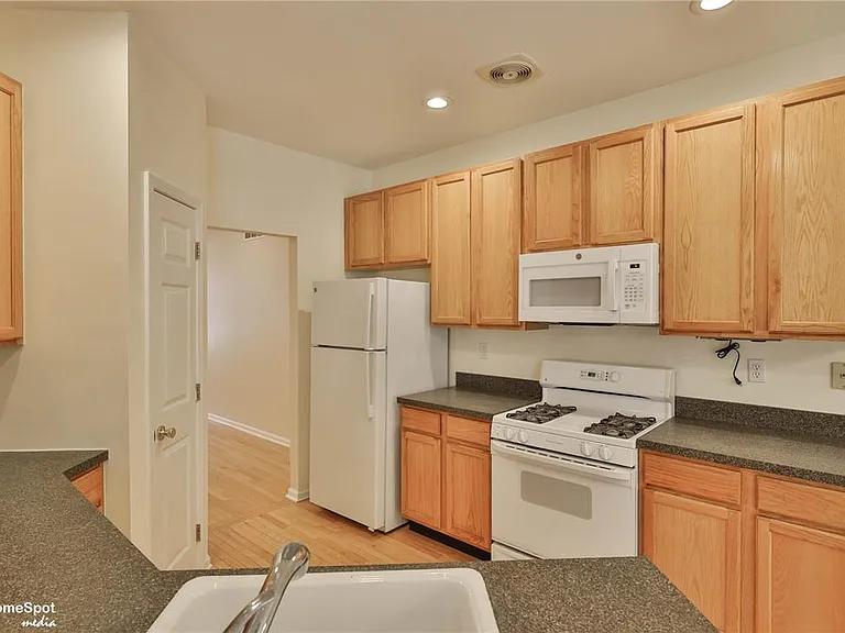 8149 Cross Creek Cir — Photo 11