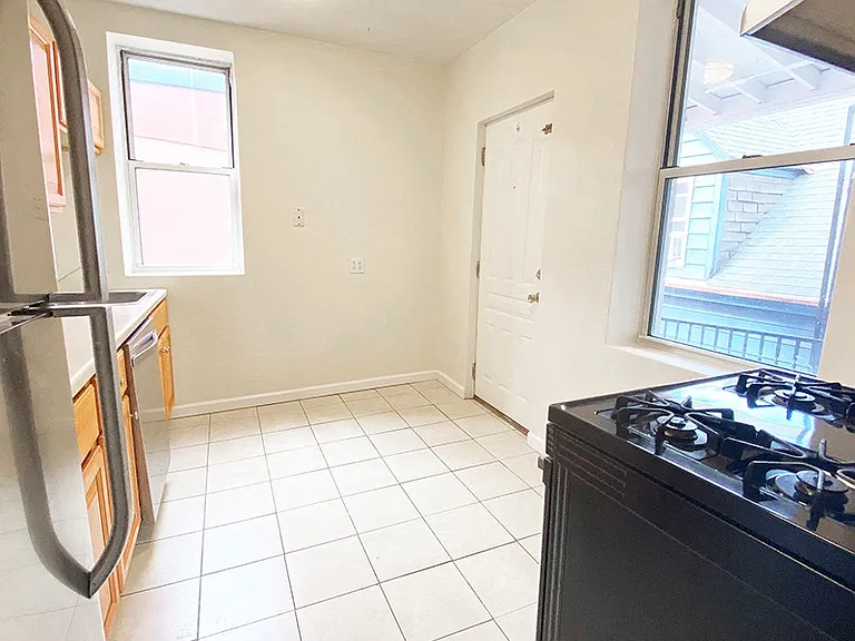 Bellefonte Street Apartments — Photo 12