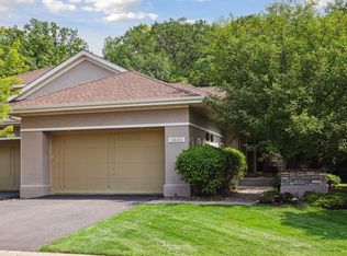 1440 Waterford Dr, Golden Valley, MN 55422