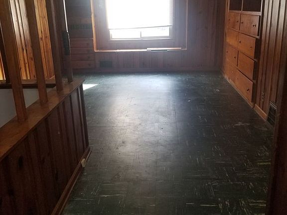 2nd image of 19134 Sussex St
