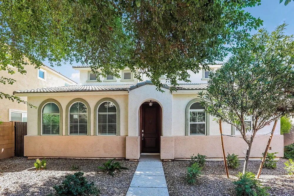 4 bed, 2.5 bath, 1613 sqft, $2,295 — Photo 1
