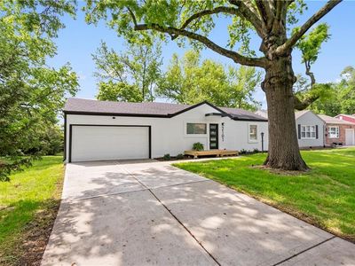 2101 Somerset Dr, Prairie Village, KS, 66206