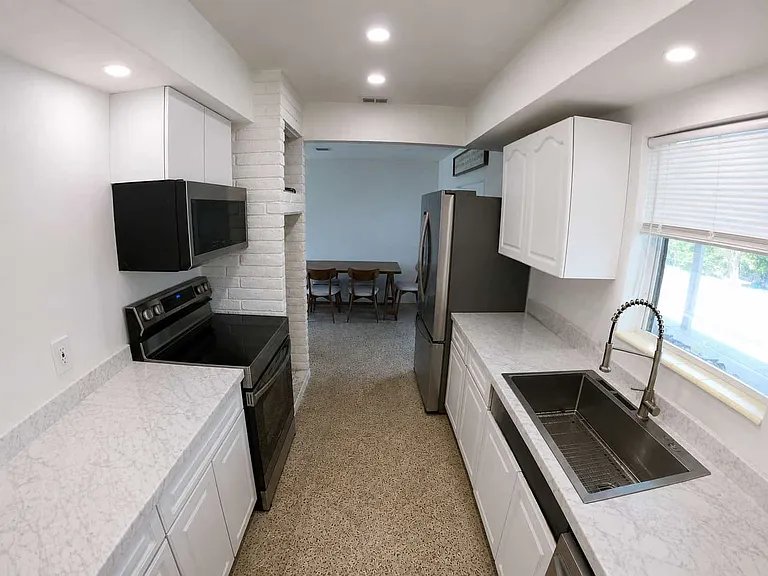 13330 NE 3rd Ct — Photo 3