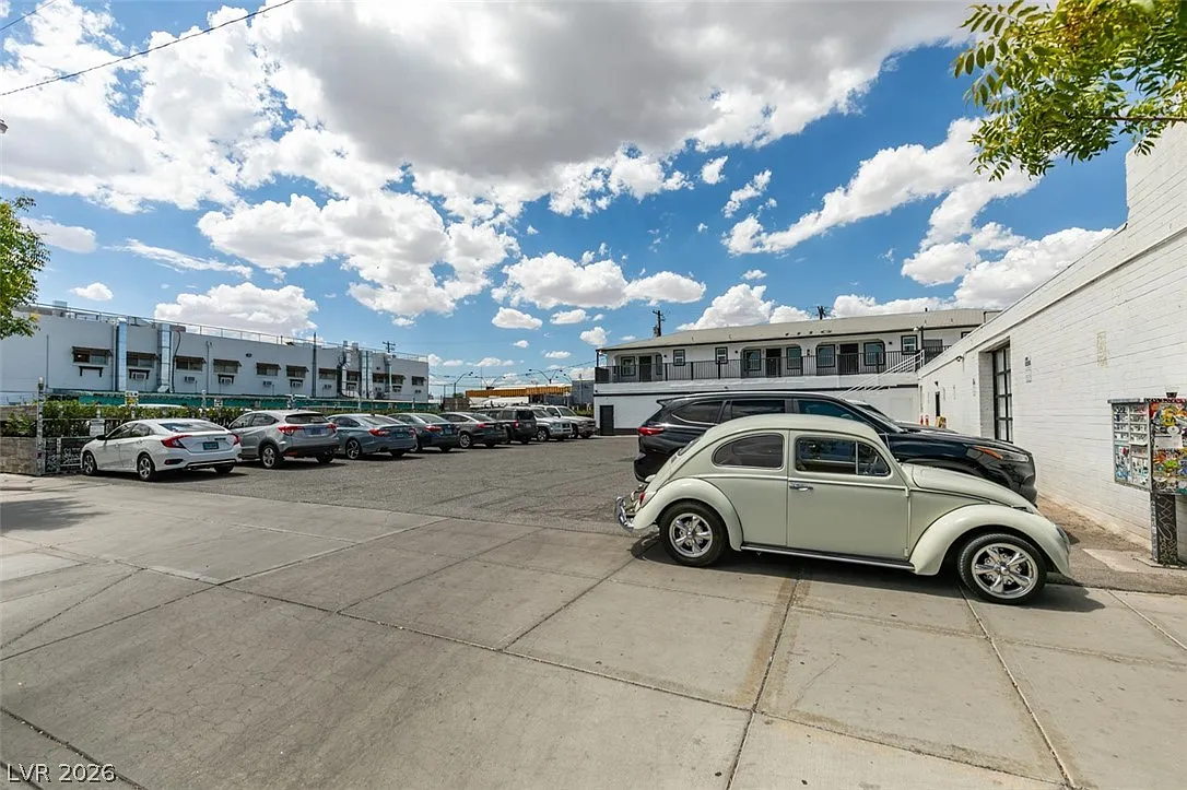 1 bed, 1.0 bath, 600 sqft, $950 — Photo 2