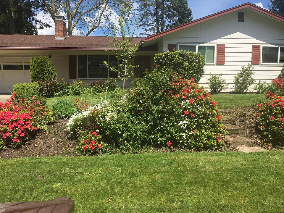 1st image of 2481 SE Spruce St