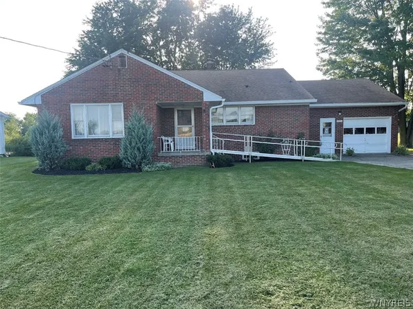 6680 Heise Rd, Clarence Center, NY 14032