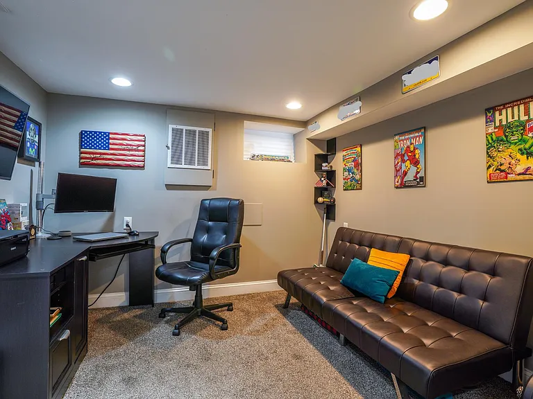 22 E Heath St — Photo 13