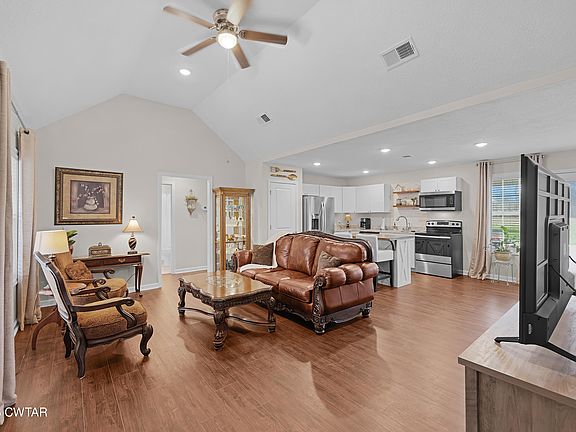 5th image of 8046 Pillow St
