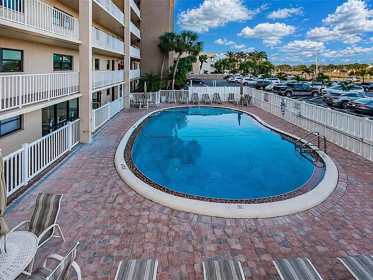 18650 Gulf Blvd #305 — Photo 58