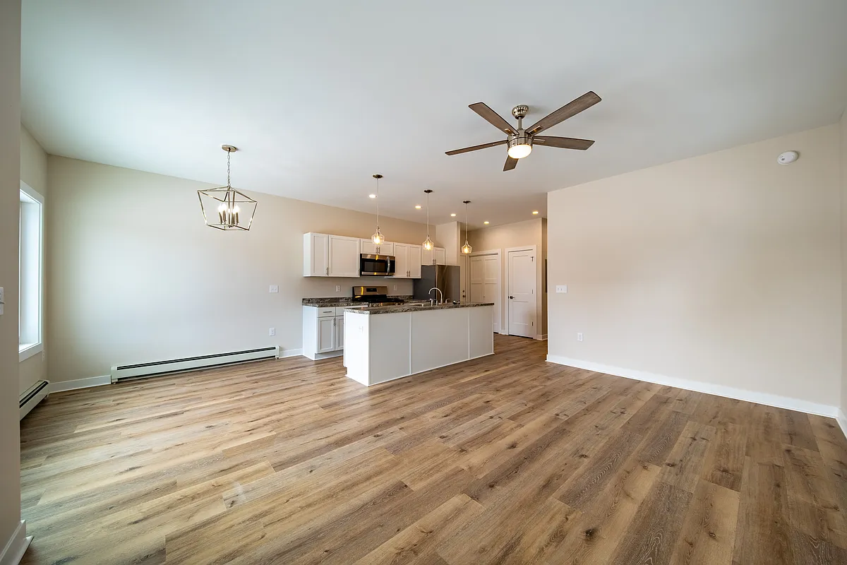 Building Photo - 412 W Baraga Ave #A