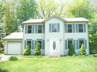 2122 Freedom Way, Pocono Summit, PA 18346