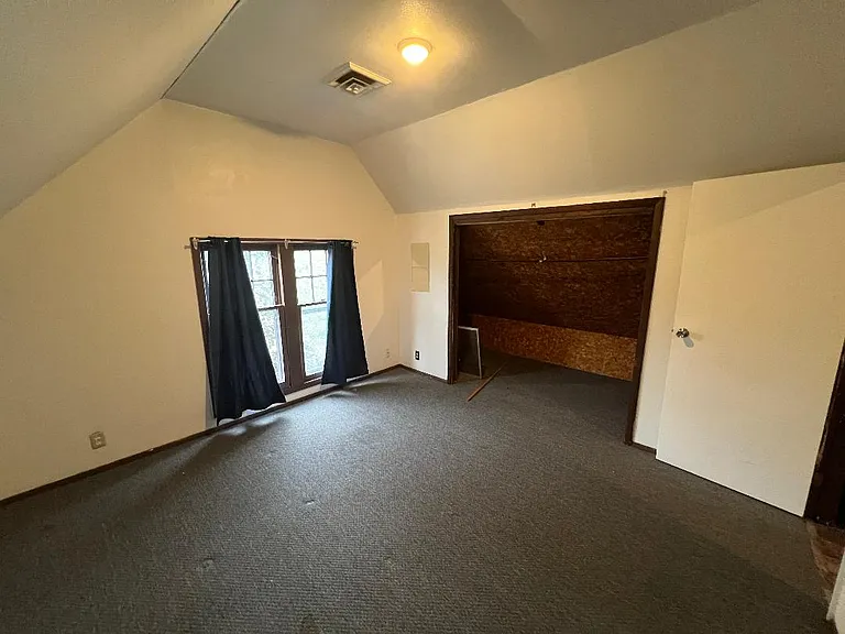 720 S Park St #4 — Photo 9