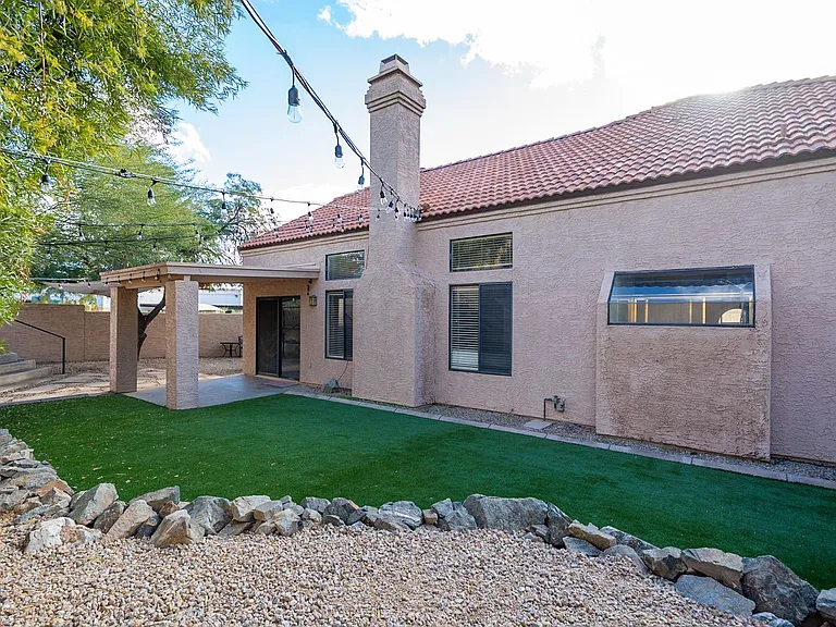 3980 E Graythorn St — Photo 3