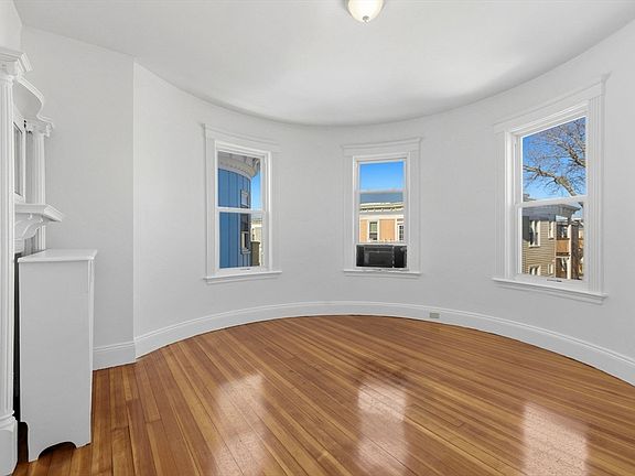 3rd image of 9 Sumner Sq