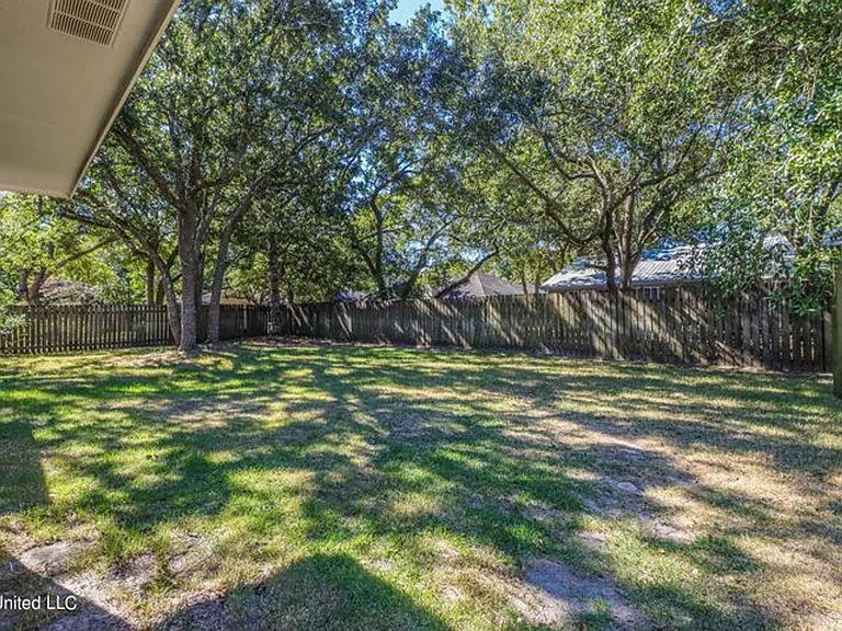 6941 Red Bud Ln — Photo 9
