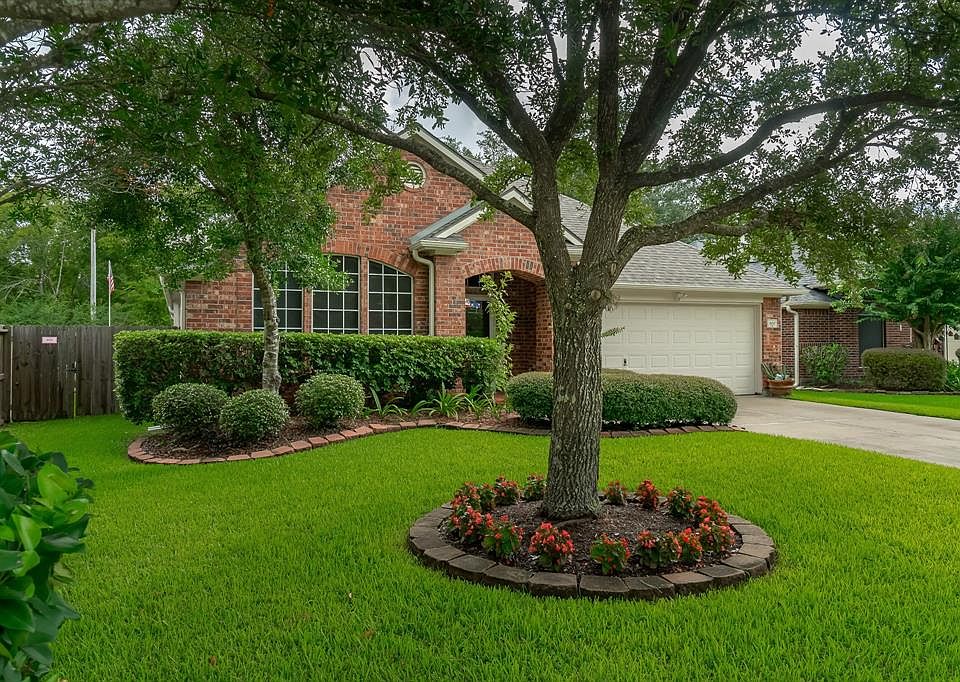1st image of 802 Courtside Dr E
