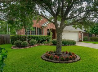 802 Courtside Dr E, League City, TX 77573