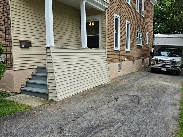 43 1st St #1, Amsterdam, NY 12010