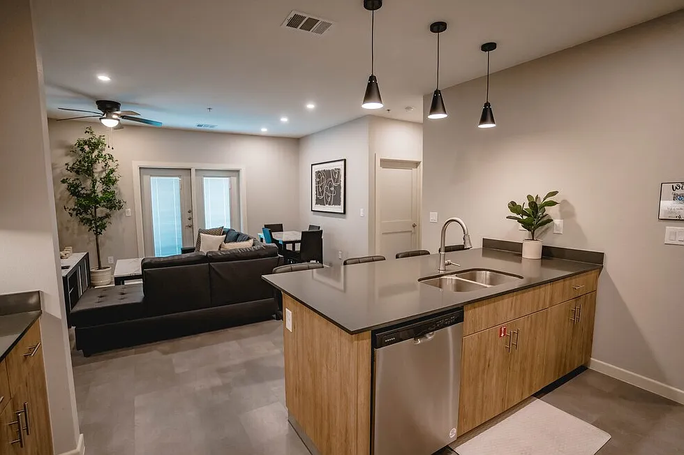 2 bed, 1037 sqft, $1,225 — Photo 3