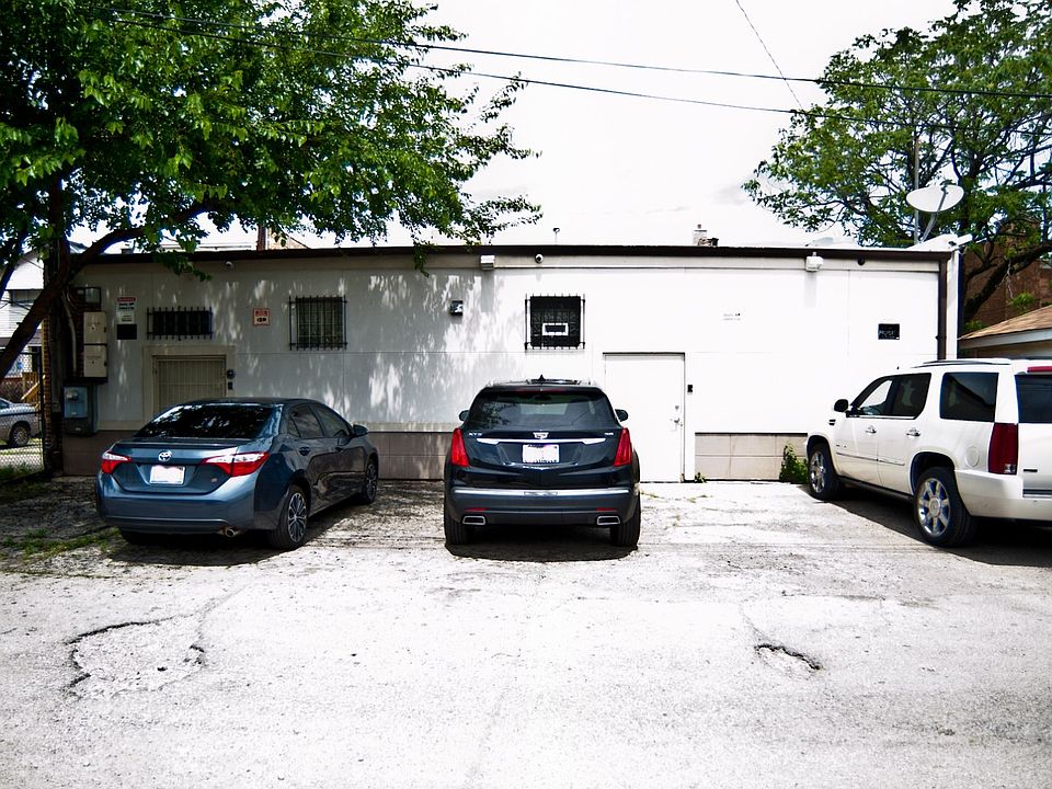 2nd image of 5319 W Belmont Ave