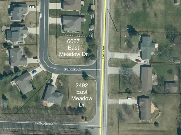 2491 E Meadow Dr, Bay City, MI 48706