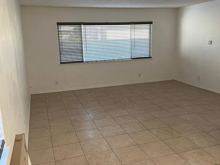 1127 E Donovan Rd — Photo 9