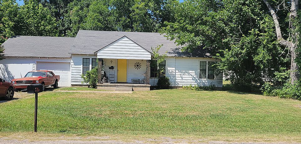 Lg shade tree 2 car garage