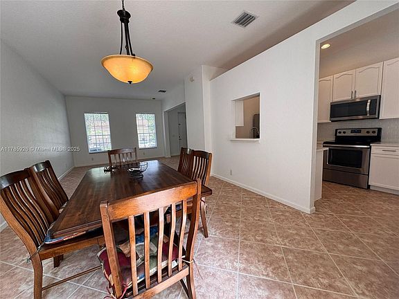 3rd image of 412 NW 24th Ave #412