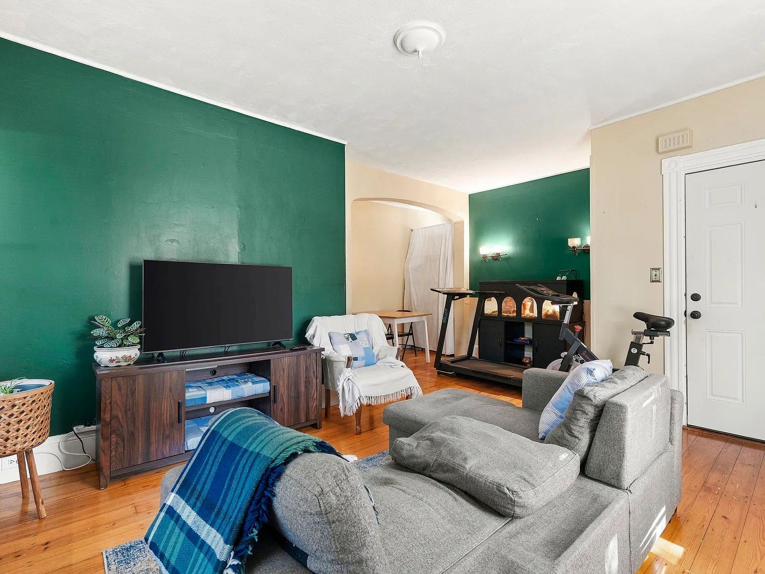 2 bed, 1025 sqft, $2,500 — Photo 3