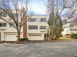 26 Daniel Ct, Ridgewood, NJ 07450