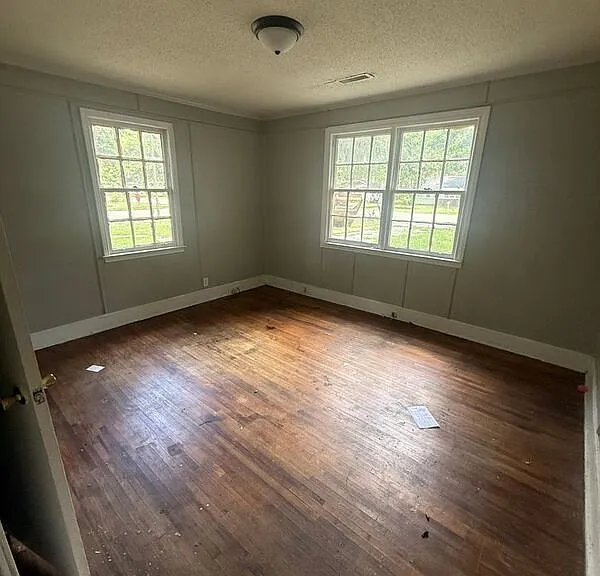 424 Loring Dr — Photo 4