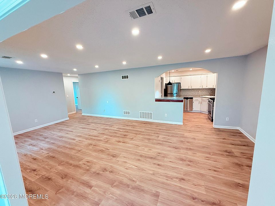 1st image of 18-5 Augusta Court #5