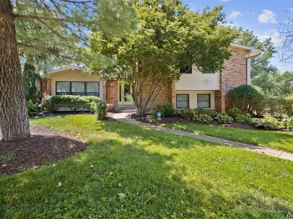 2532 Charglow Dr, Saint Louis, MO 63129