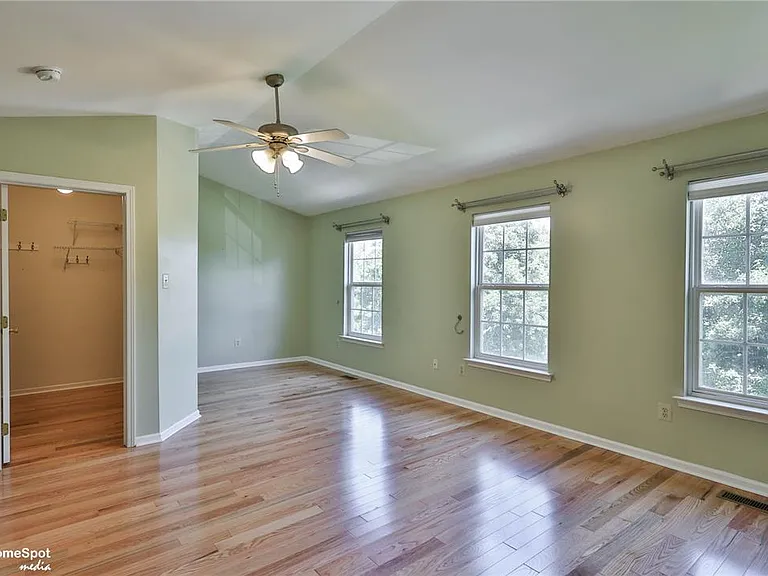 8149 Cross Creek Cir — Photo 24